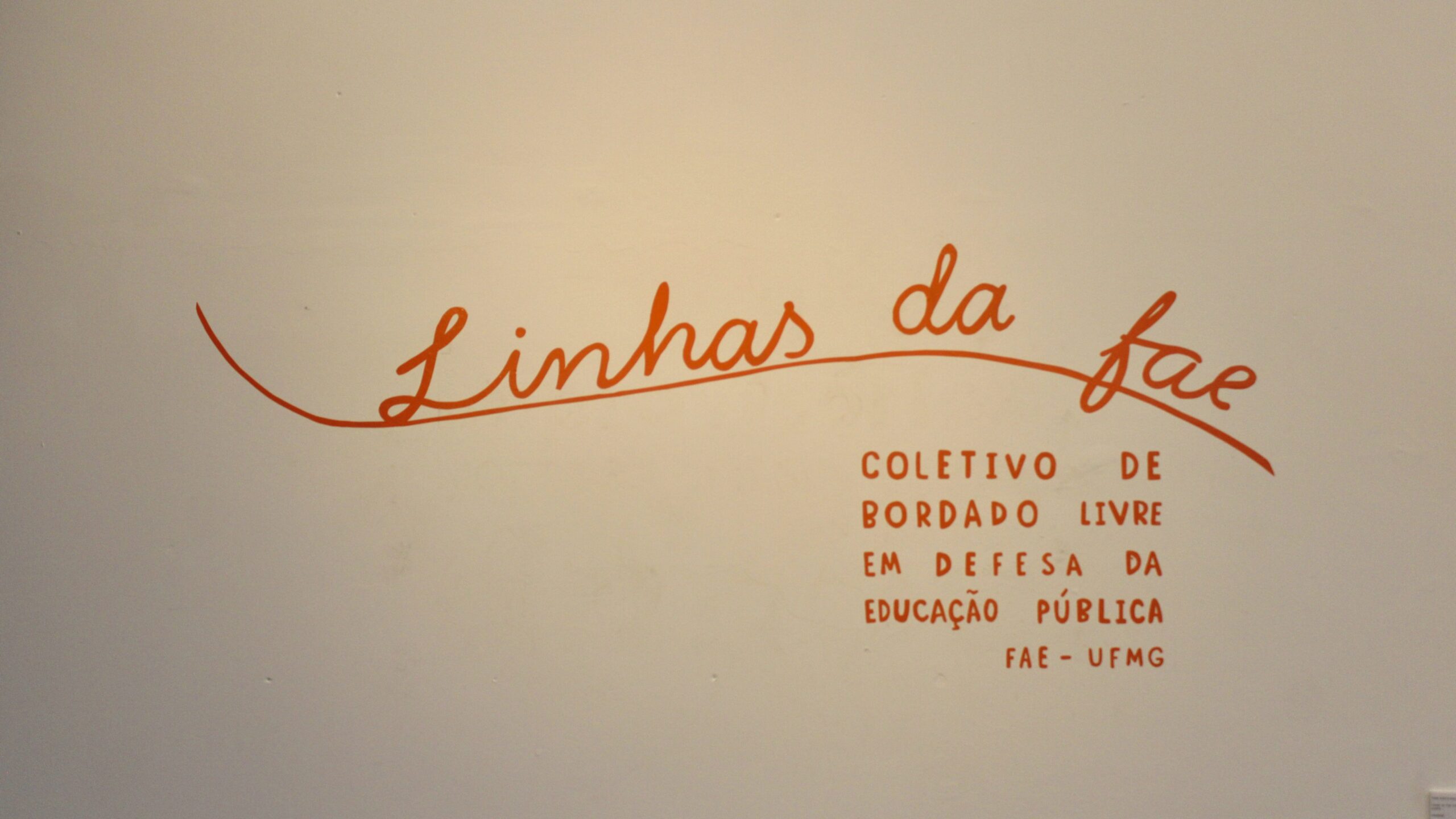 Linhas da FaE: Coletivo de bordado livre em defesa da educação pública